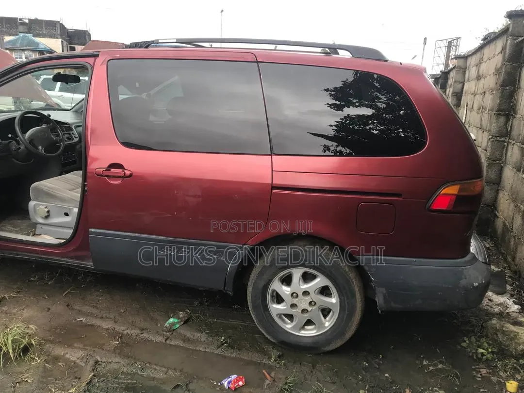 Toyota TownAce 2001 Red