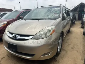 Toyota Sienna 2006 Gold