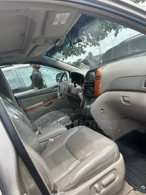 Toyota Sienna 2006 Gold