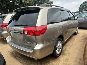 Toyota Sienna 2006 Gold