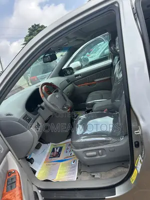 Toyota Sienna 2010 Gold
