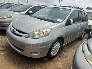 Toyota Sienna 2010 Gold