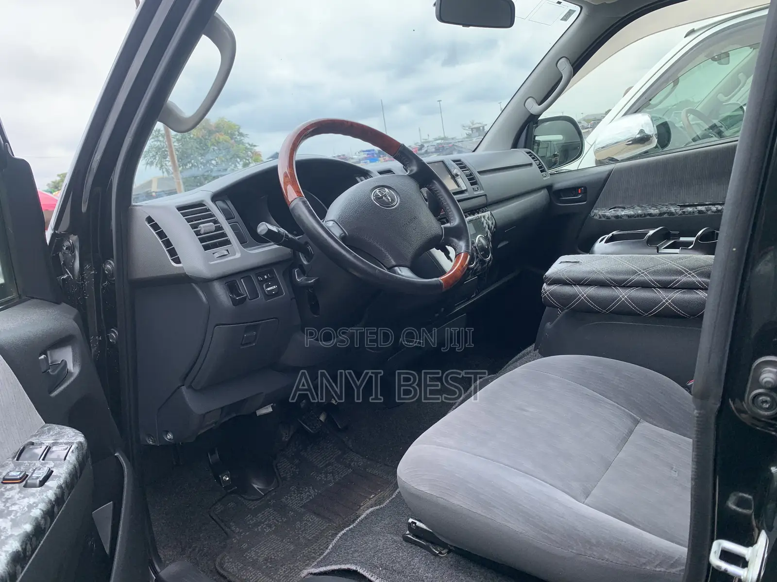 Toyota HiAce 2012 Black