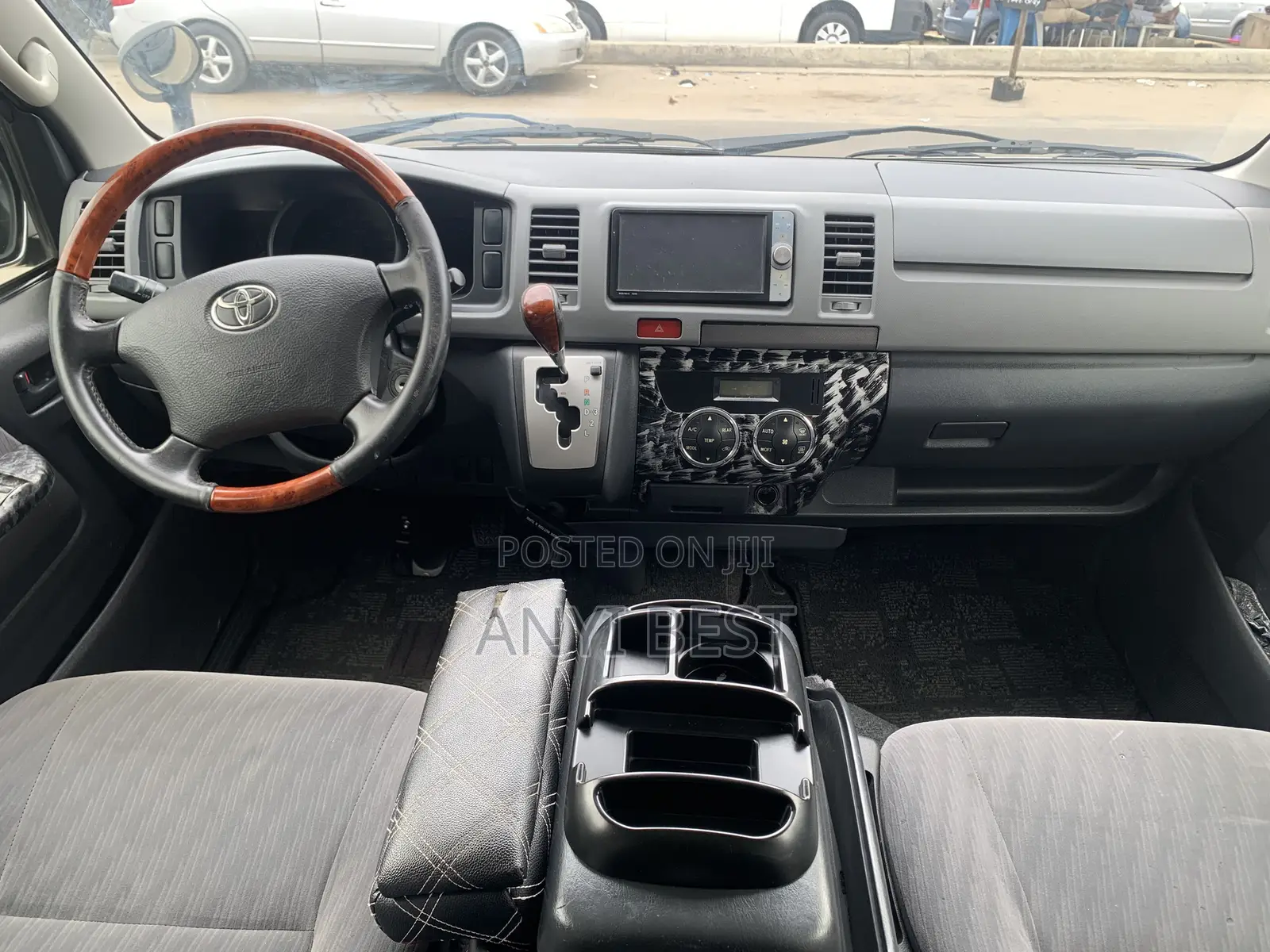 Toyota HiAce 2012 Black