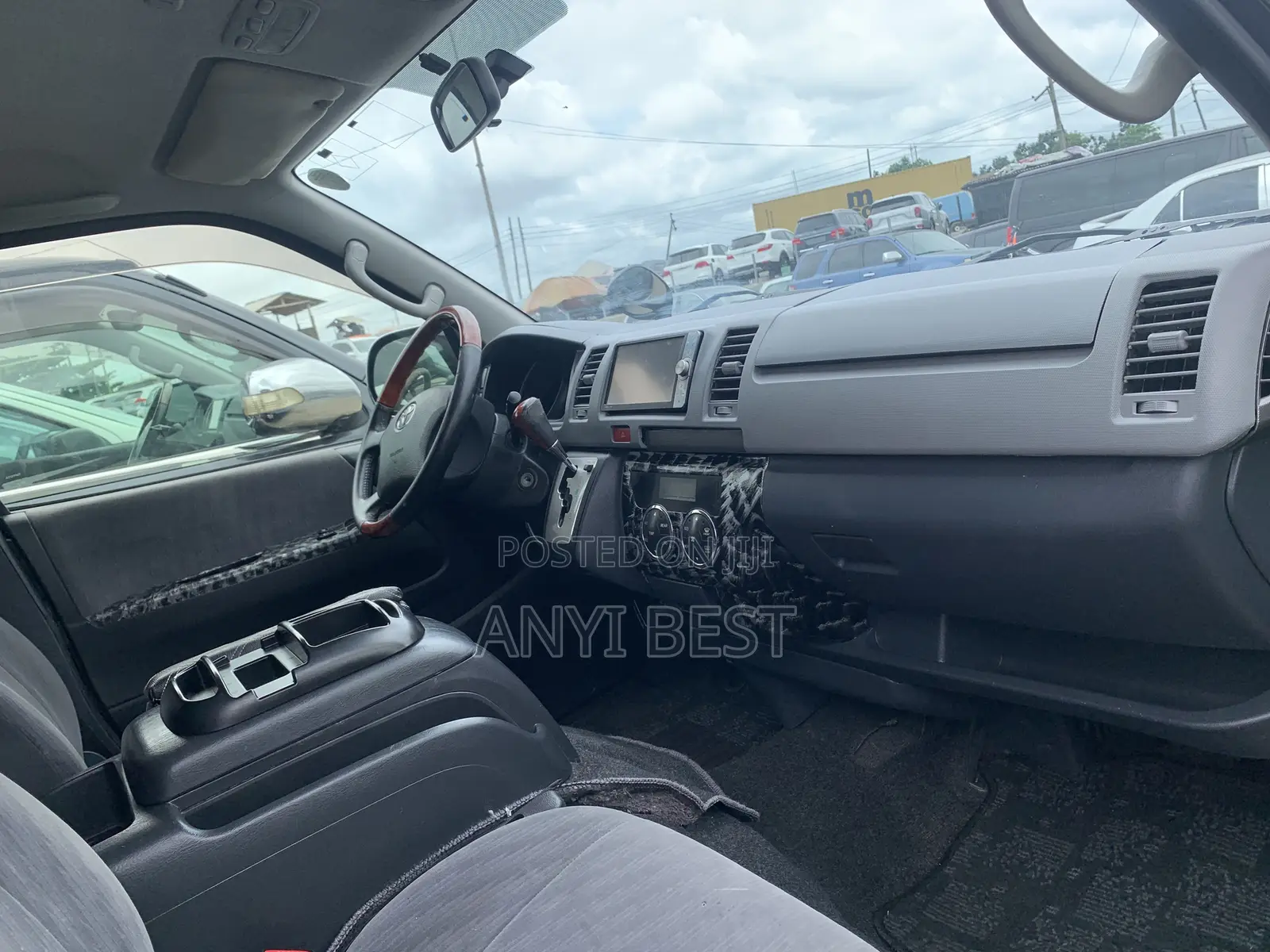 Toyota HiAce 2012 Black
