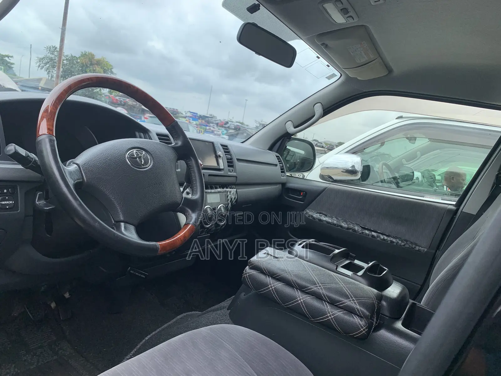 Toyota HiAce 2012 Black