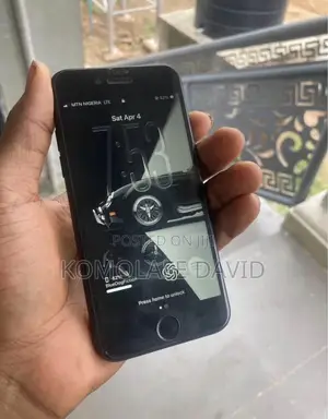 Apple iPhone SE (2022) 64 GB Black