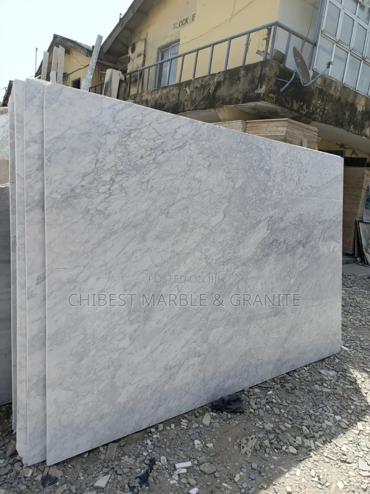 White Marble Slabs for Steps and Kitchen Cabinets and Countertops