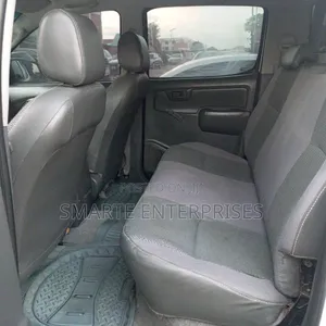 Toyota Hilux 2022 White