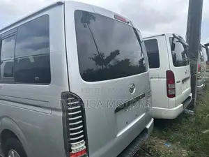 Toyota HiAce 2014 Silver