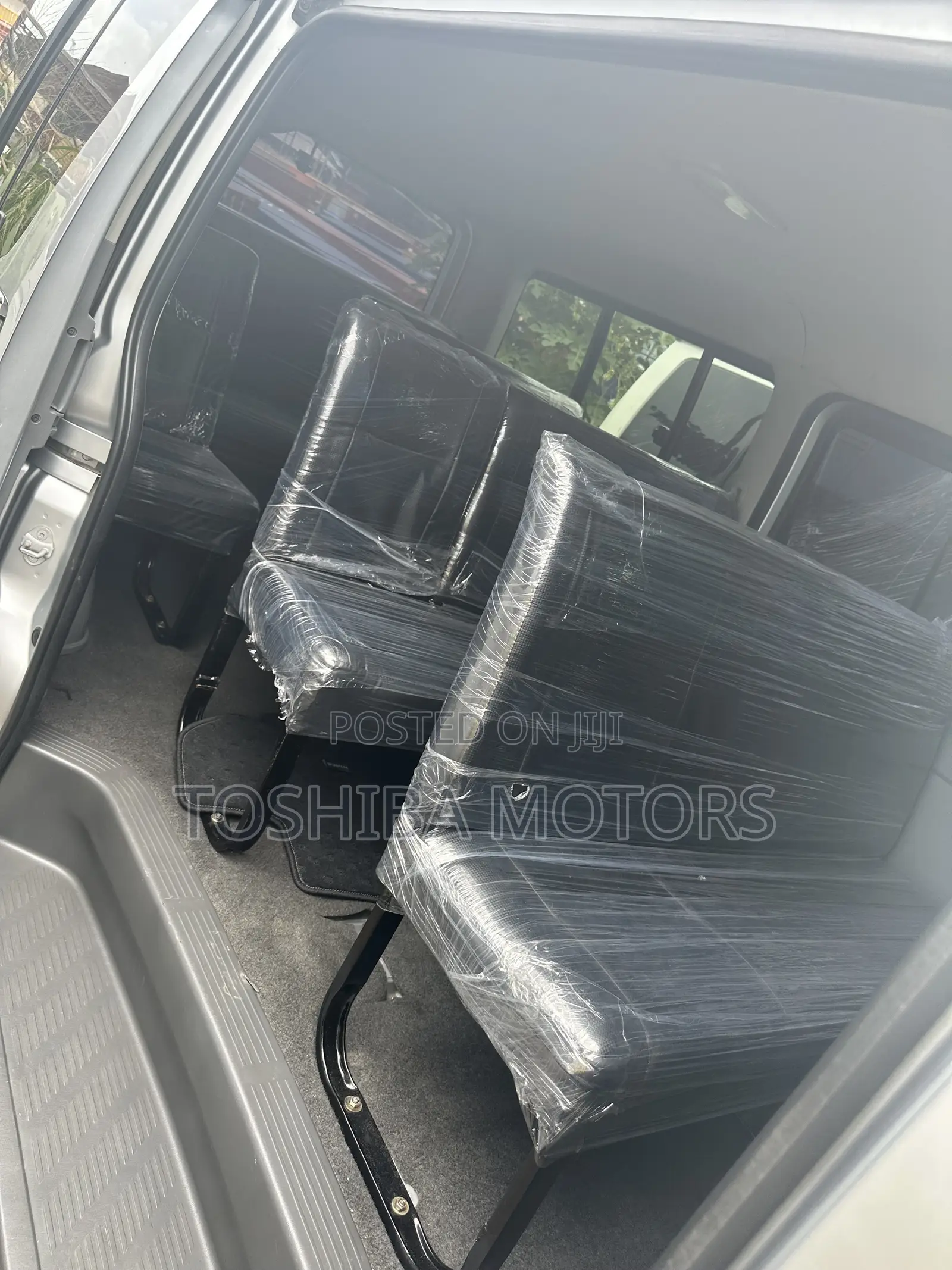Toyota HiAce 2014 Silver