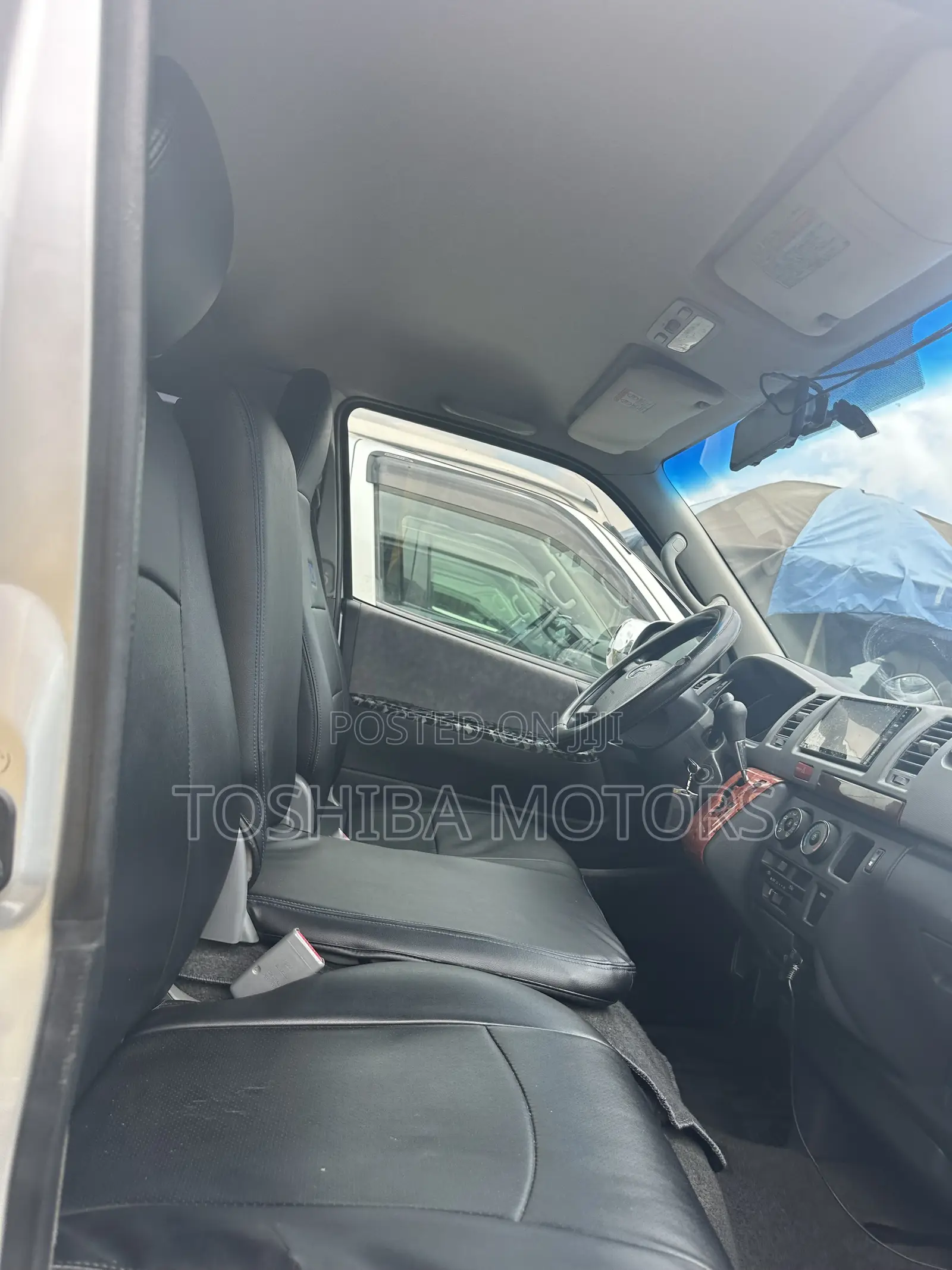 Toyota HiAce 2014 Silver