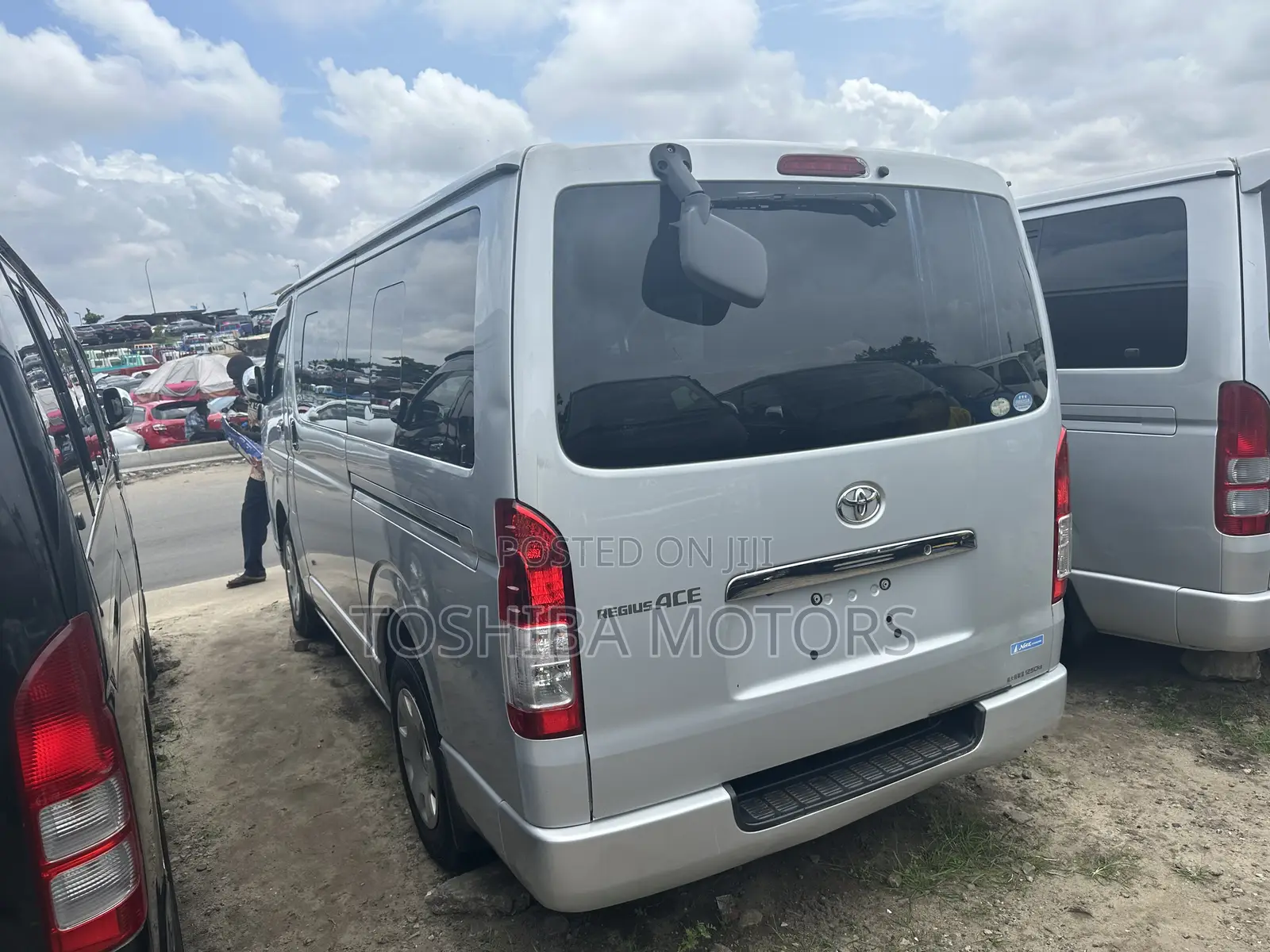 Toyota HiAce 2015 Silver