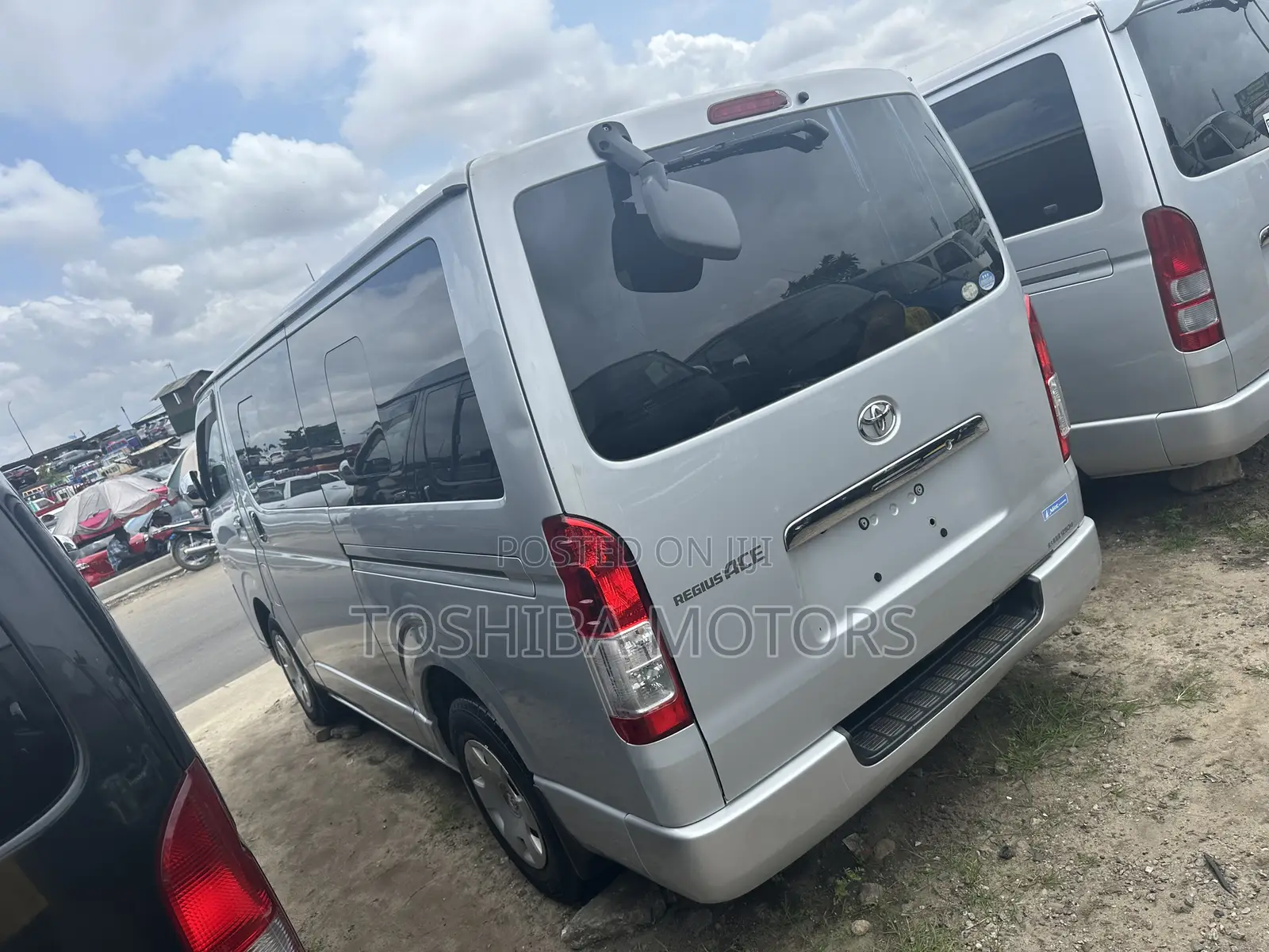 Toyota HiAce 2015 Silver