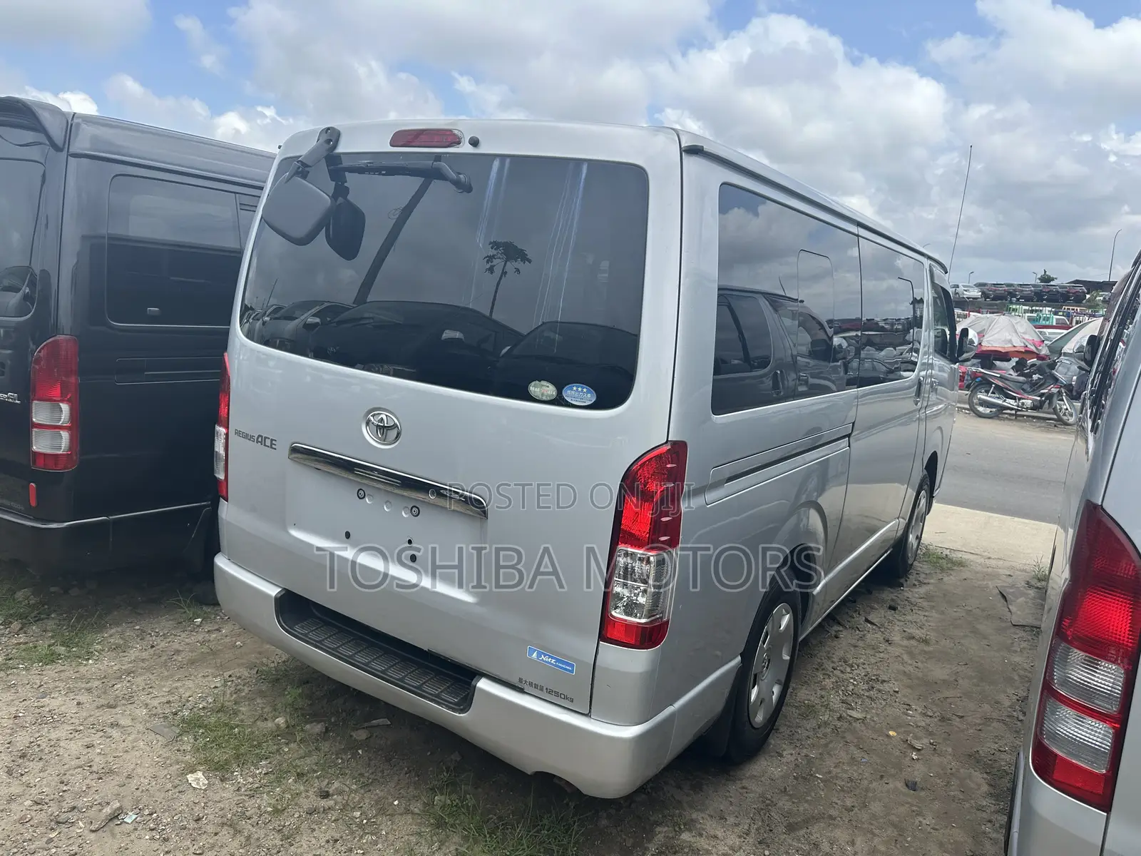 Toyota HiAce 2015 Silver