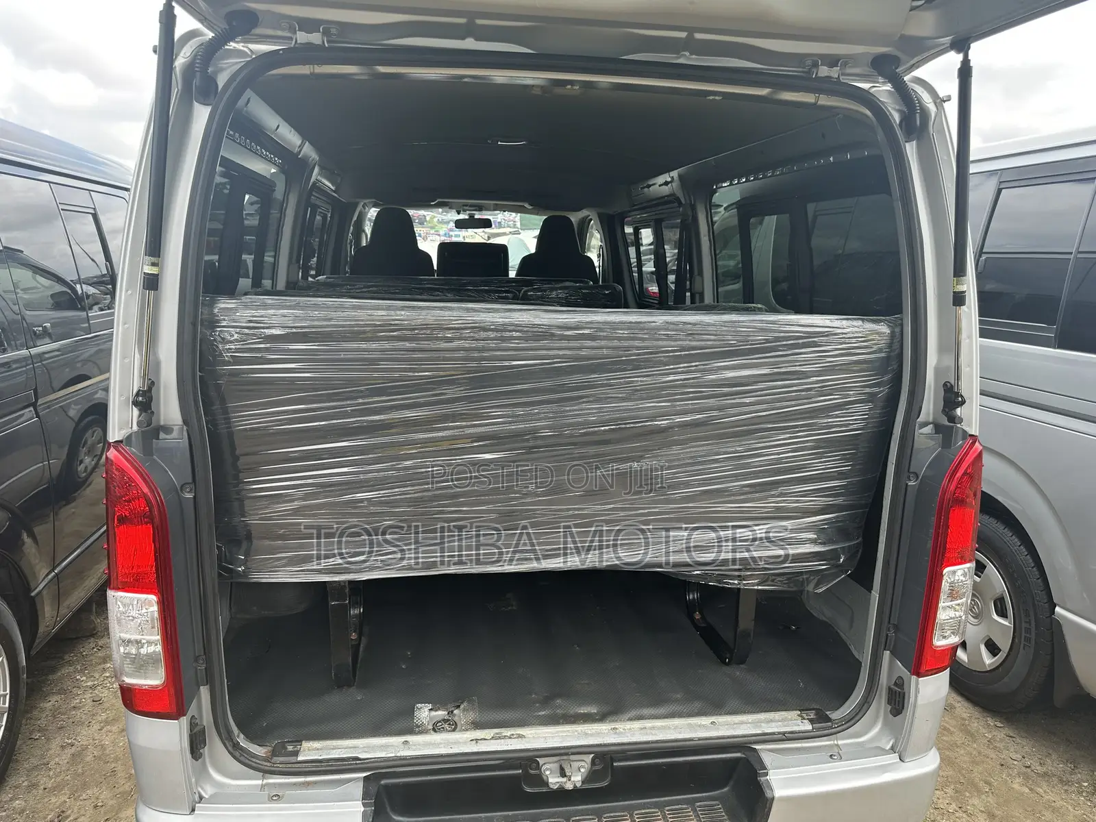 Toyota HiAce 2015 Silver
