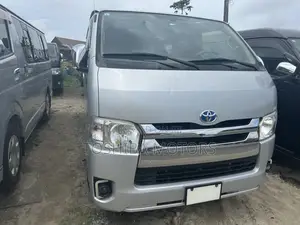 Toyota HiAce 2015 Silver