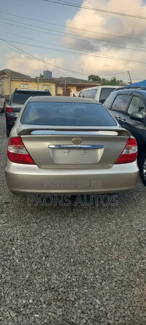 Toyota Camry 2004 Gold