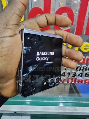 Samsung Galaxy Z Flip6 256 GB Gray