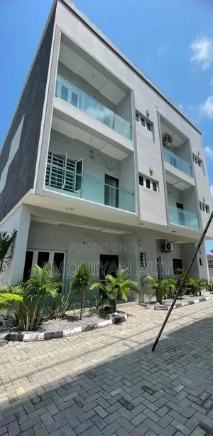 4bdrm House in Private Court, Off Lekki-Epe Expressway for rent
