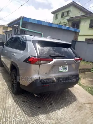 Toyota RAV4 XLE AWD 2020 Silver