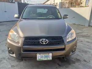 Toyota RAV4 2010 Gold