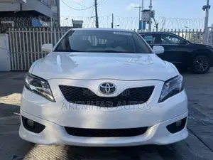 Toyota Camry SE 4dr Sedan (2.5L 4cyl 6A) 2011 White