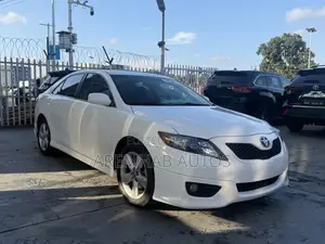 Toyota Camry SE 4dr Sedan (2.5L 4cyl 6A) 2011 White