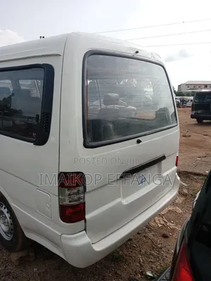 Toyota HiAce 2013 White