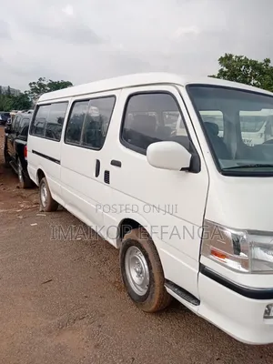 Toyota HiAce 2013 White