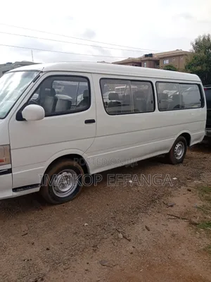 Toyota HiAce 2013 White