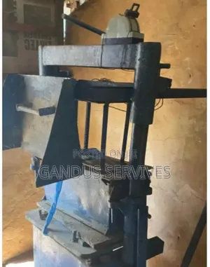 Concrete Block Moulding Machine