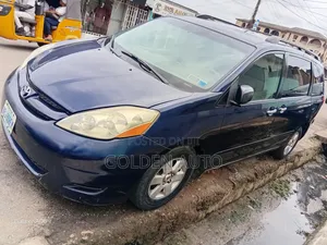 Toyota Sienna 2006 Blue