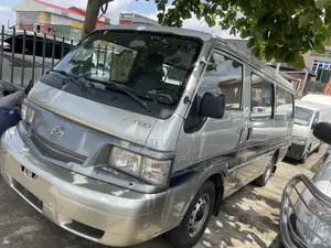 Mazda E2000 2004 Silver