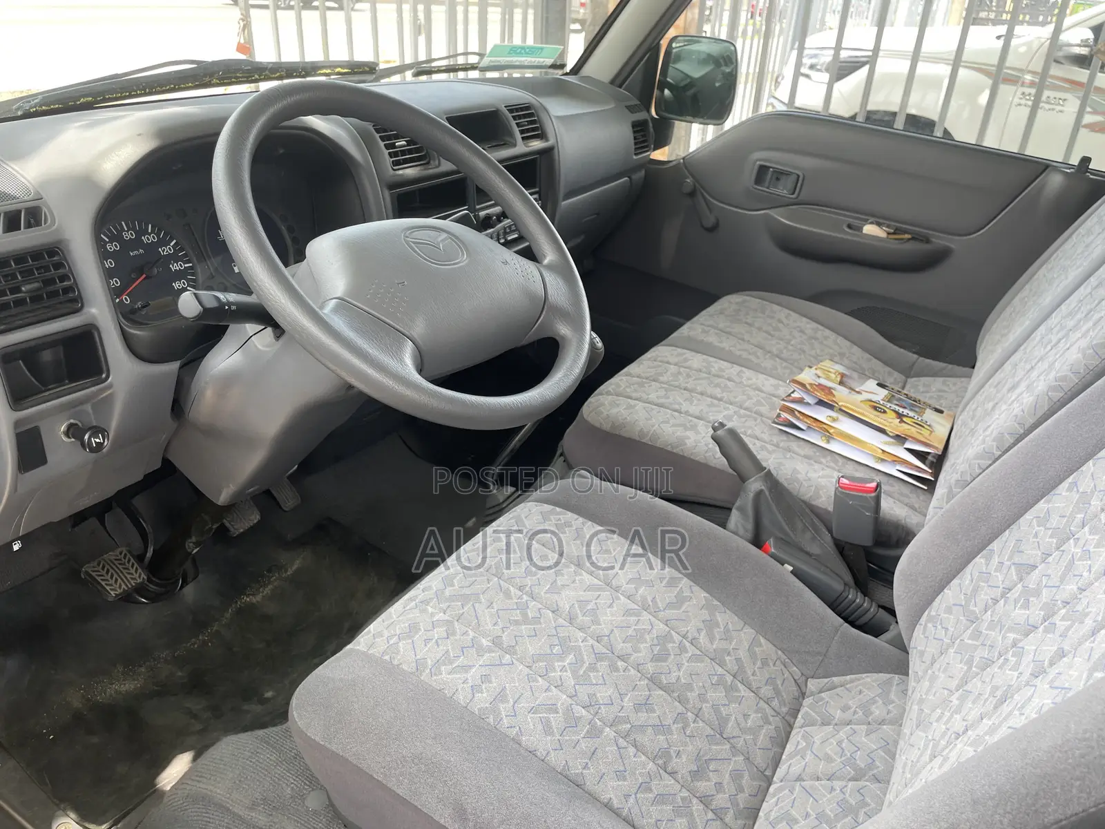 Mazda E2000 2004 Silver