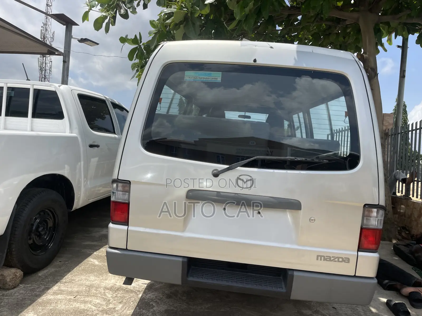 Mazda E2000 2004 Silver