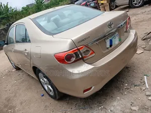Toyota Corolla LE 4dr Sedan (1.8L 4cyl 4A) 2012 Gold