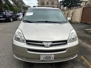 Toyota Sienna XLE AWD 2005 Gold