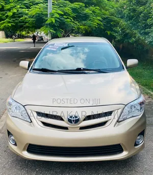 Toyota Corolla 2012 Gold