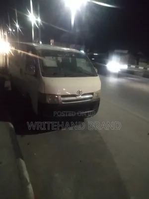 Toyota HiAce 2013 White