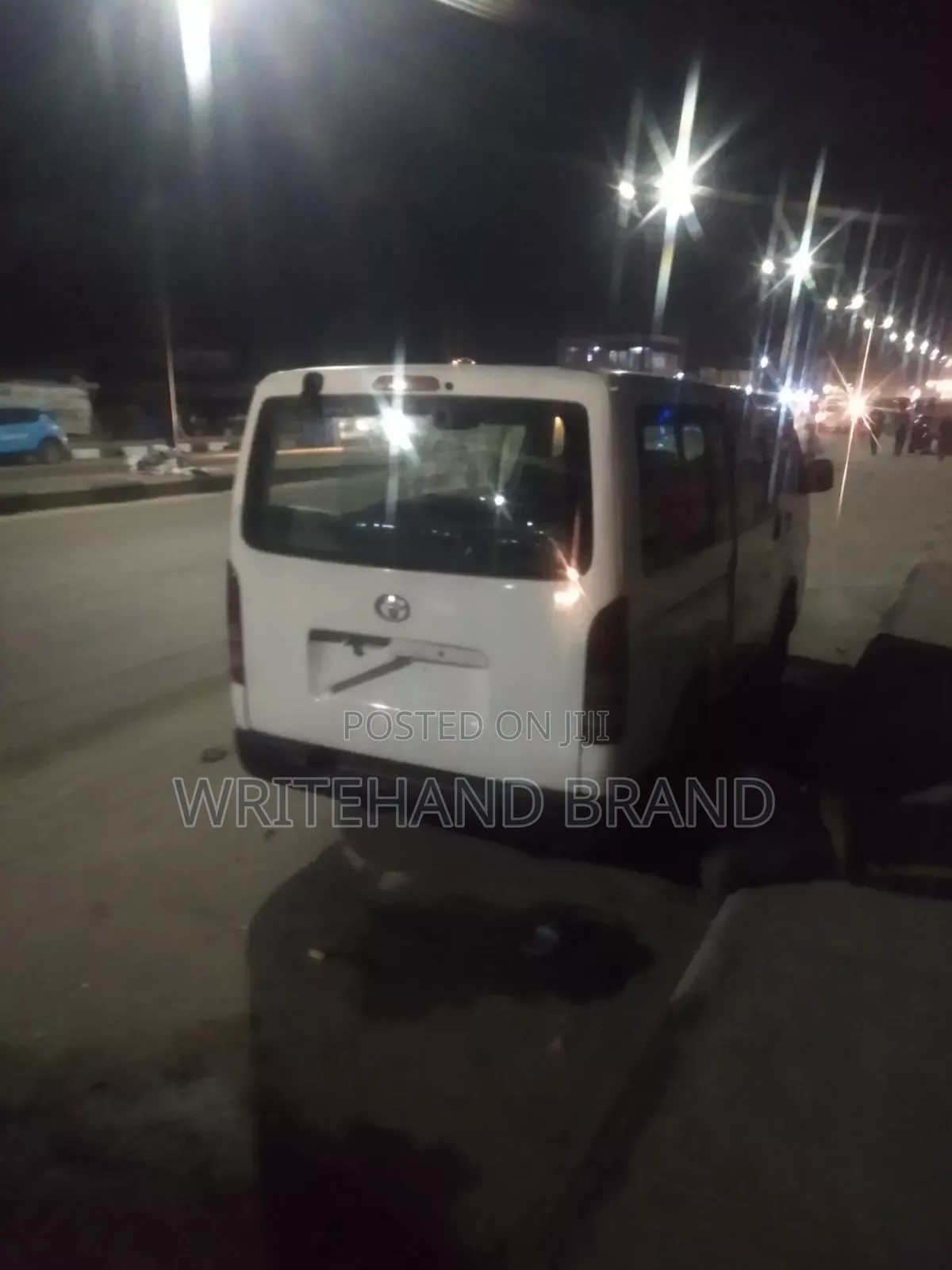 Toyota HiAce 2013 White
