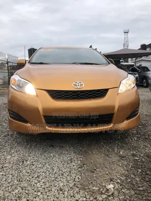 Toyota Matrix 2010 Gold