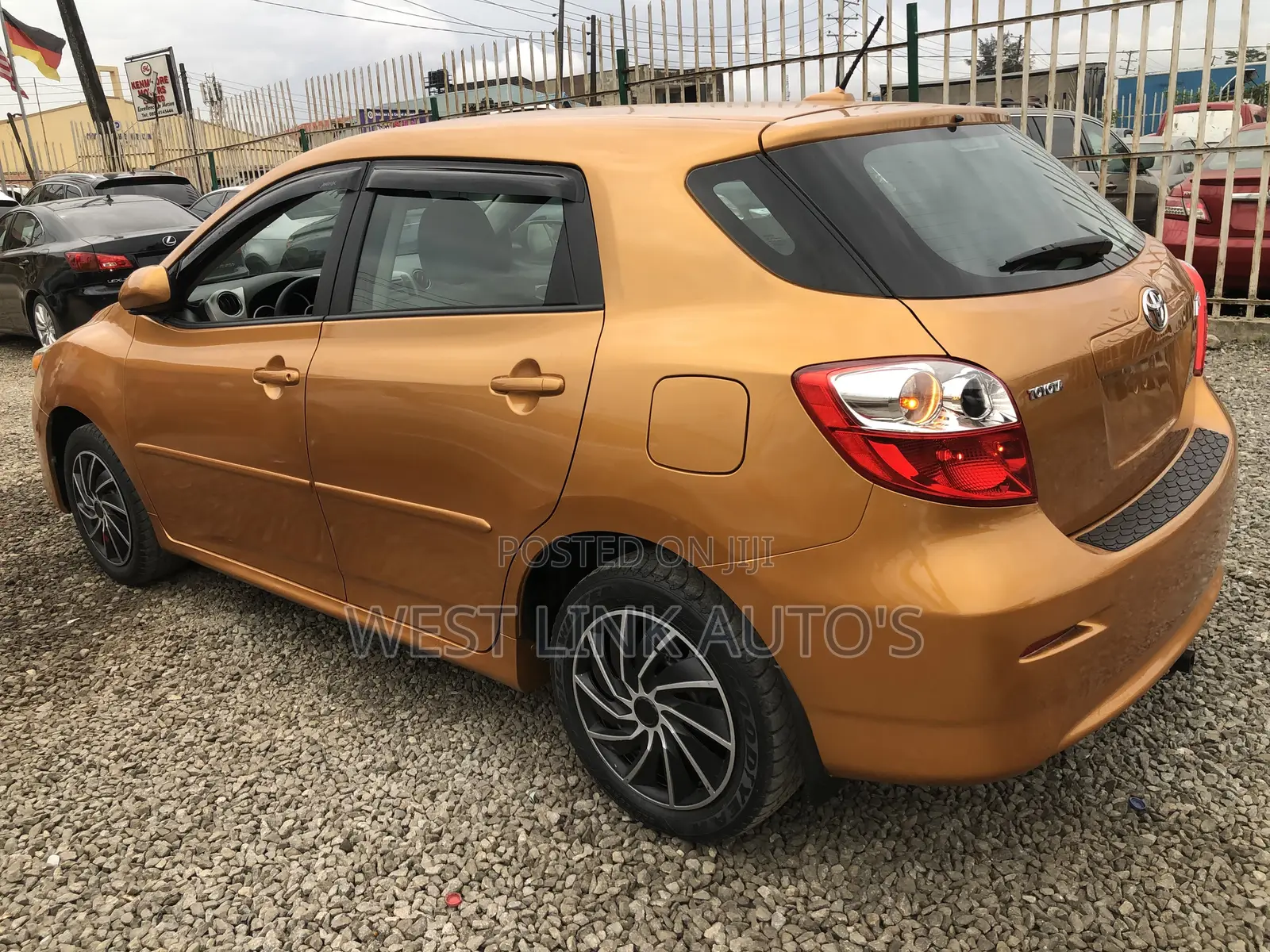 Toyota Matrix 2010 Gold