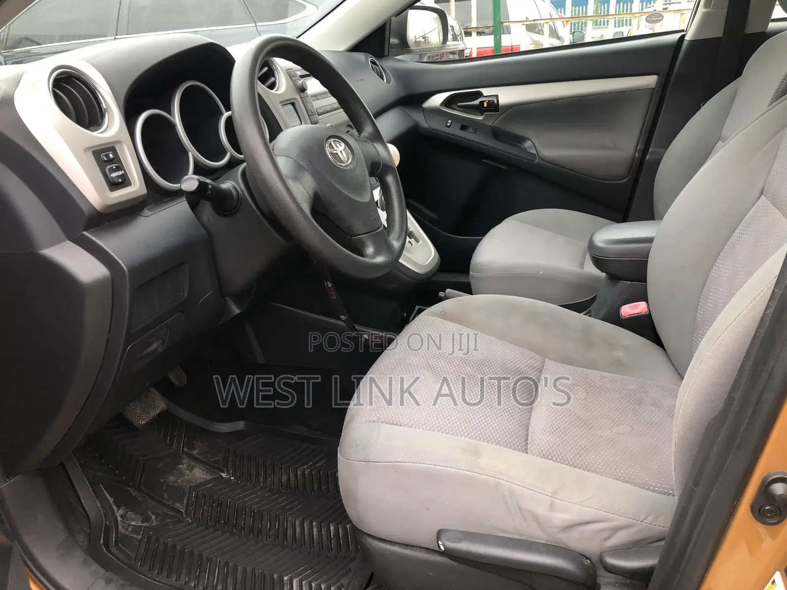 Toyota Matrix 2010 Gold