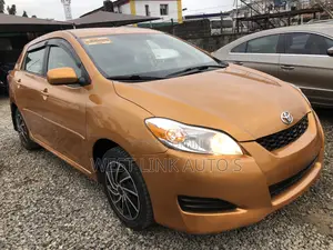 Toyota Matrix 2010 Gold