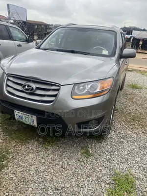 Hyundai Santa Fe SE 2012 Gray