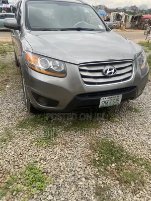 Hyundai Santa Fe SE 2012 Gray