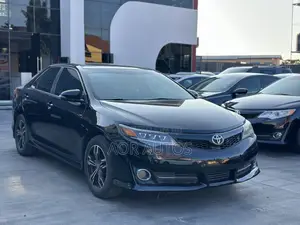 Toyota Camry SE 4dr Sedan (2.5L 4cyl 6A) 2014 Black