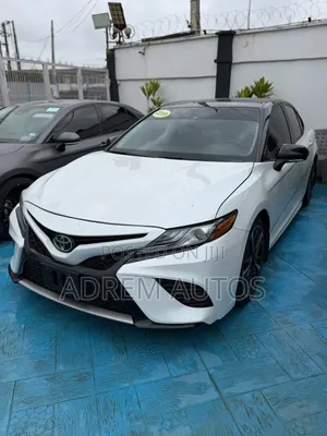 Toyota Camry XSE (2.5L 4cyl 8A) 2019 White