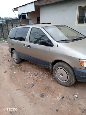 Toyota Sienna 2001 Gold